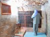 man-praying-at-cave-of-abraham-01
